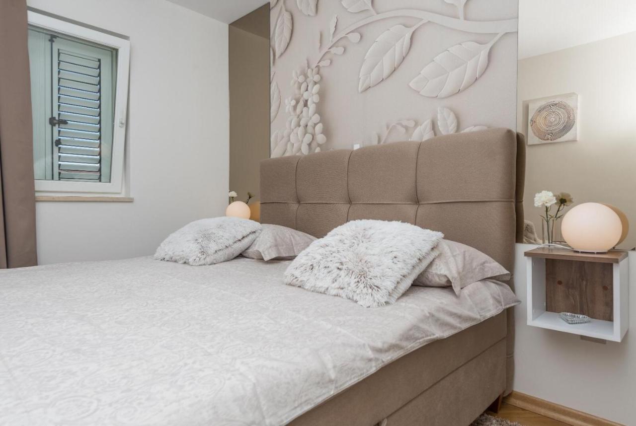 Chic Apartment Zoja Near Beach With Free Parking Makarská Exteriér fotografie