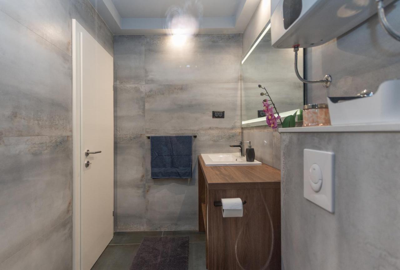 Chic Apartment Zoja Near Beach With Free Parking Makarská Exteriér fotografie